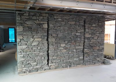 Keystone Masonry - Queenstown Stonemason Internal wall with feature light fissures